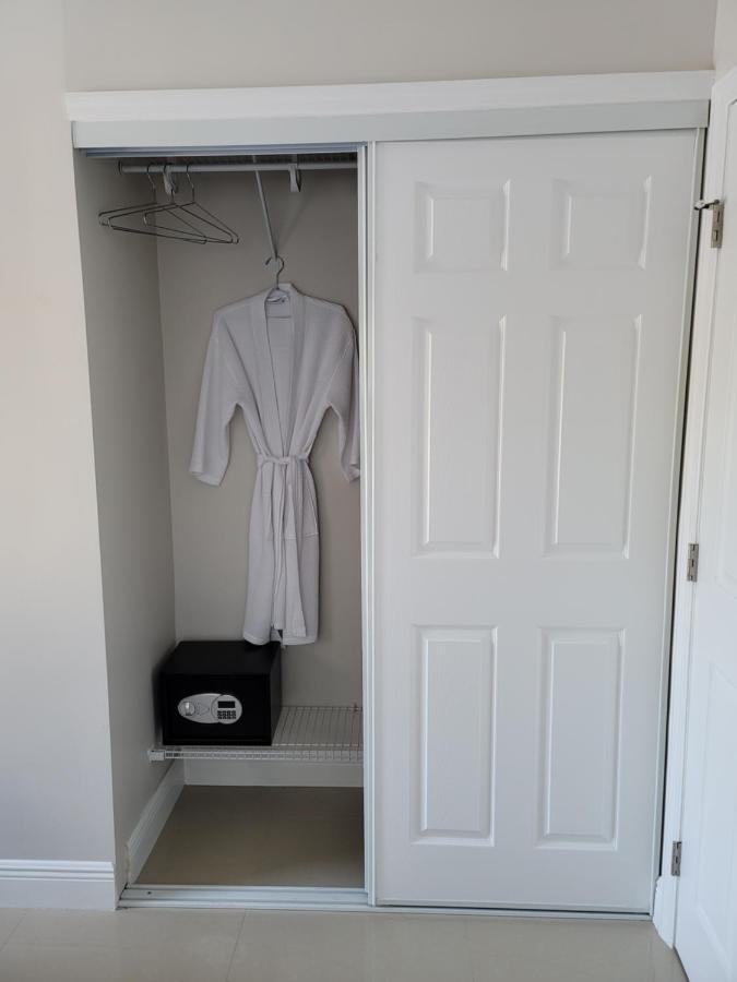 Casa806 Men Only Guest House 포트 로더데일 외부 사진
